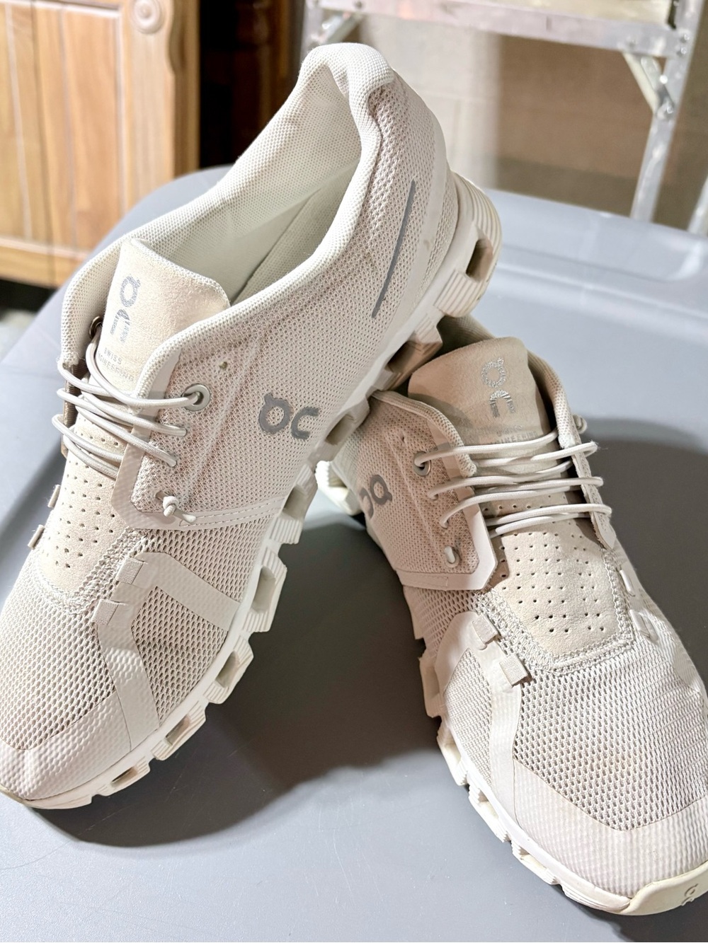 Ladies On Running Cloud Sneakers in Off-White and Light Gray 10m